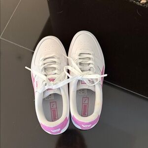 Puma Ae  Sneakers in White and Pink
